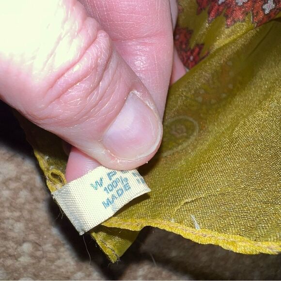 Gold scarf - Picture 4 of 4